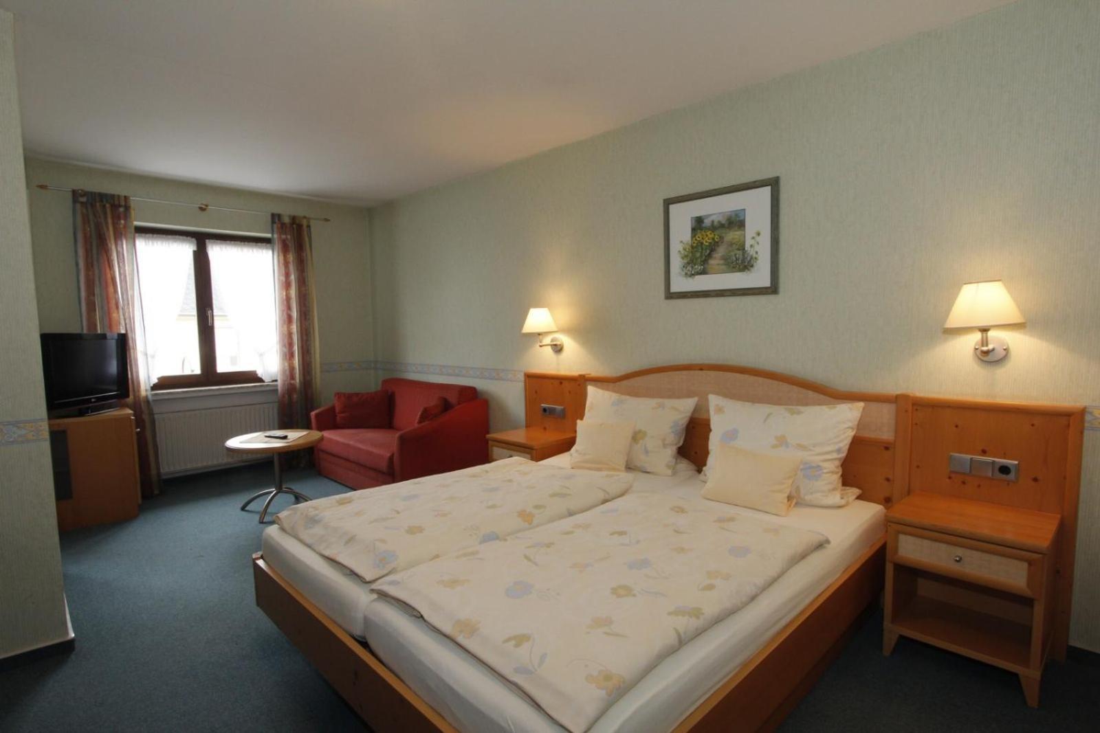 Hotel-Garni-Kachelburg Dieblich Bagian luar foto