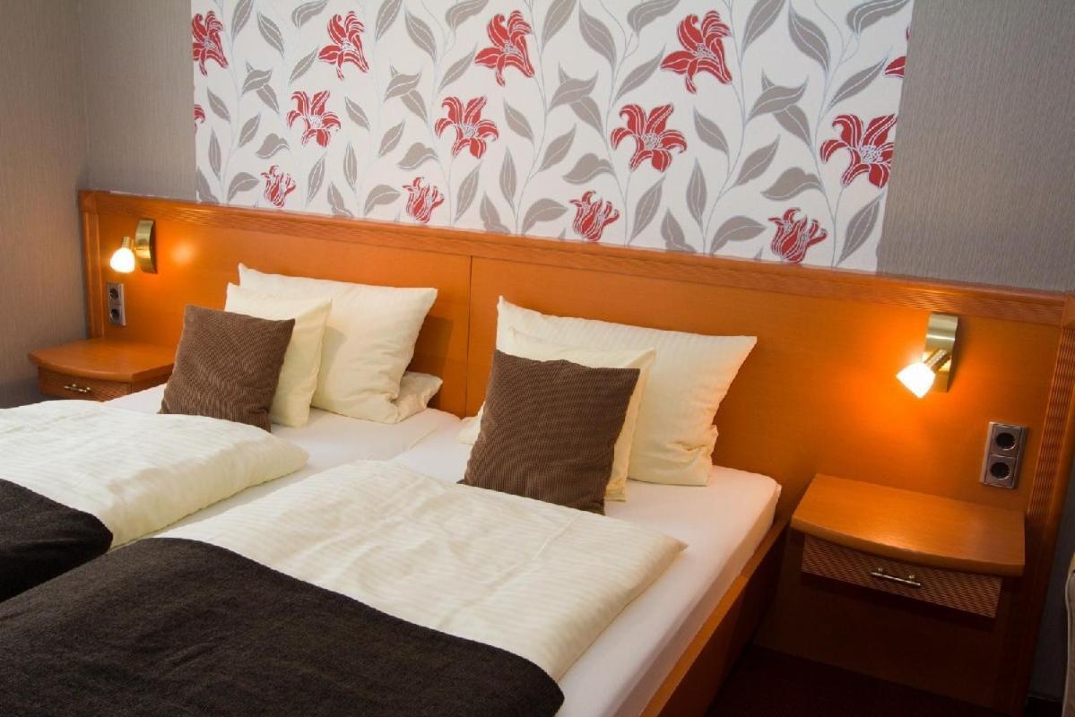 Hotel-Garni-Kachelburg Dieblich Bagian luar foto